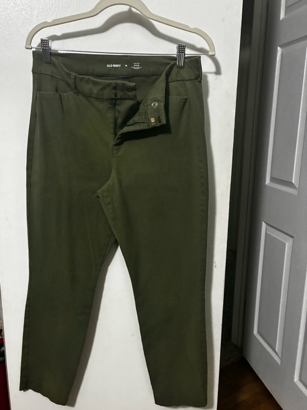 Old Navy women’s Olive Green Stretch Chino Pants